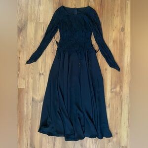 Elegant Black Maxi Dress with Flowing Silhouette